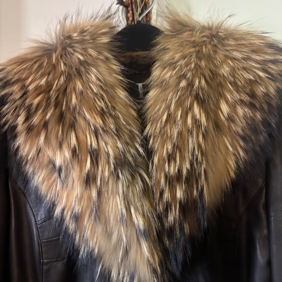 Manteau de cuir et fourrure - Picture 2 of 4